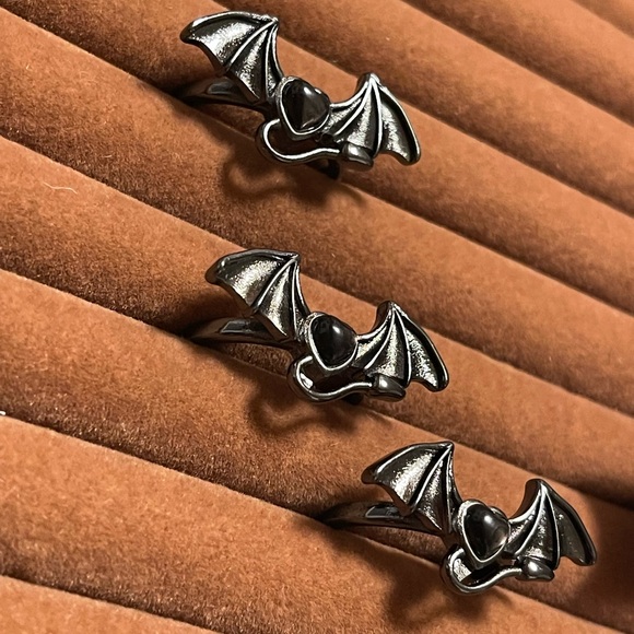 🦇 Bat ring with hypersthene, recommend for size 7.5 and under. - Picture 5 of 6